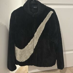 Nike Womens Oversized Swoosh Logo Jacket M
Black/Fossil